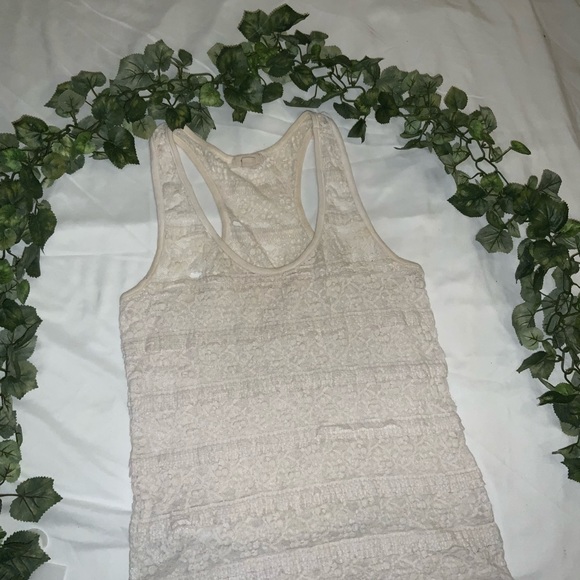 White Lace Tank Top- Free with purchase - Picture 2 of 6